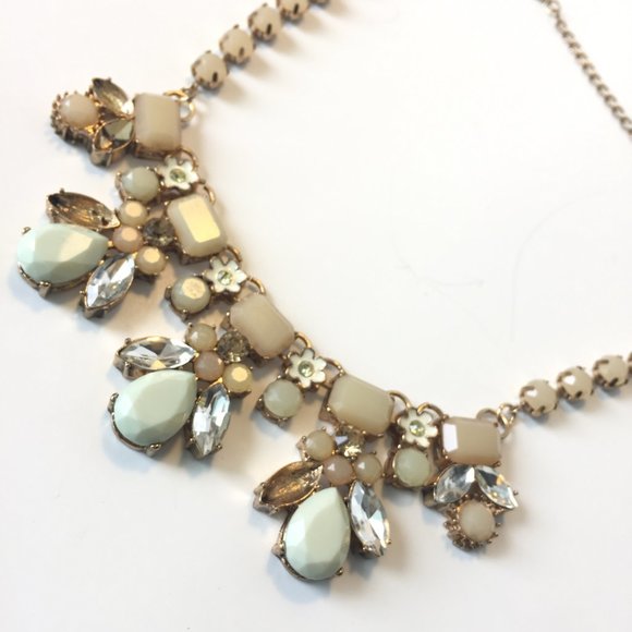 JOE FRESH Statement Necklace - Picture 6 of 7